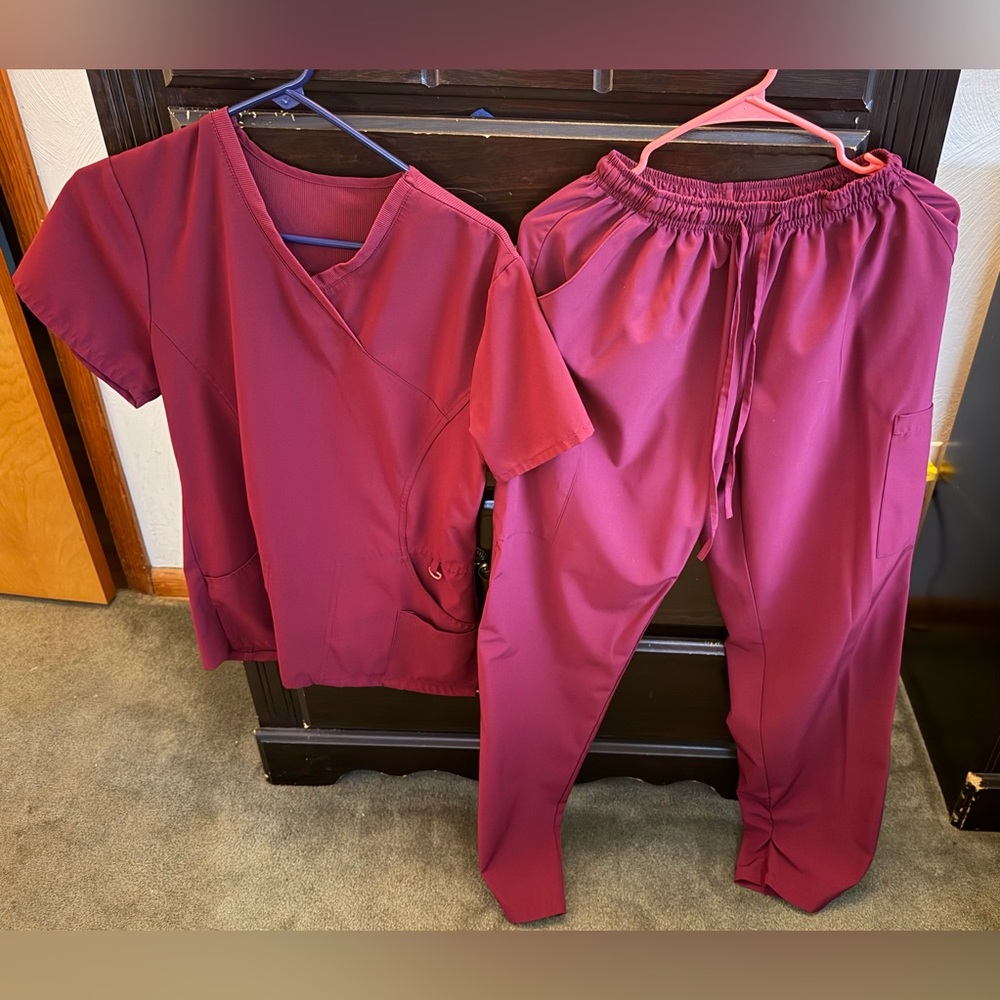Women's Performance Scrub Joggers - Burgundy